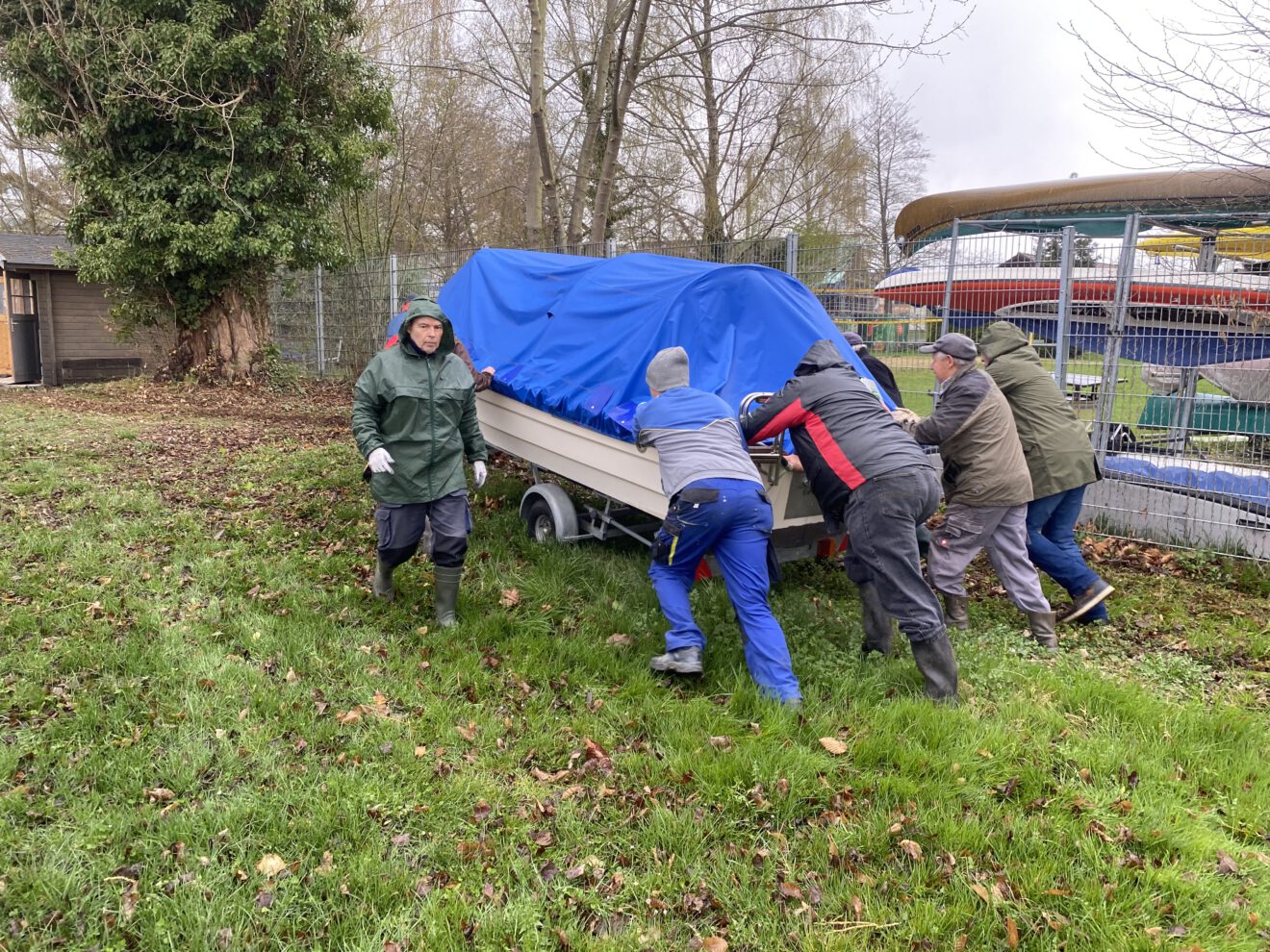 Boote schieben zum Rasenmähen